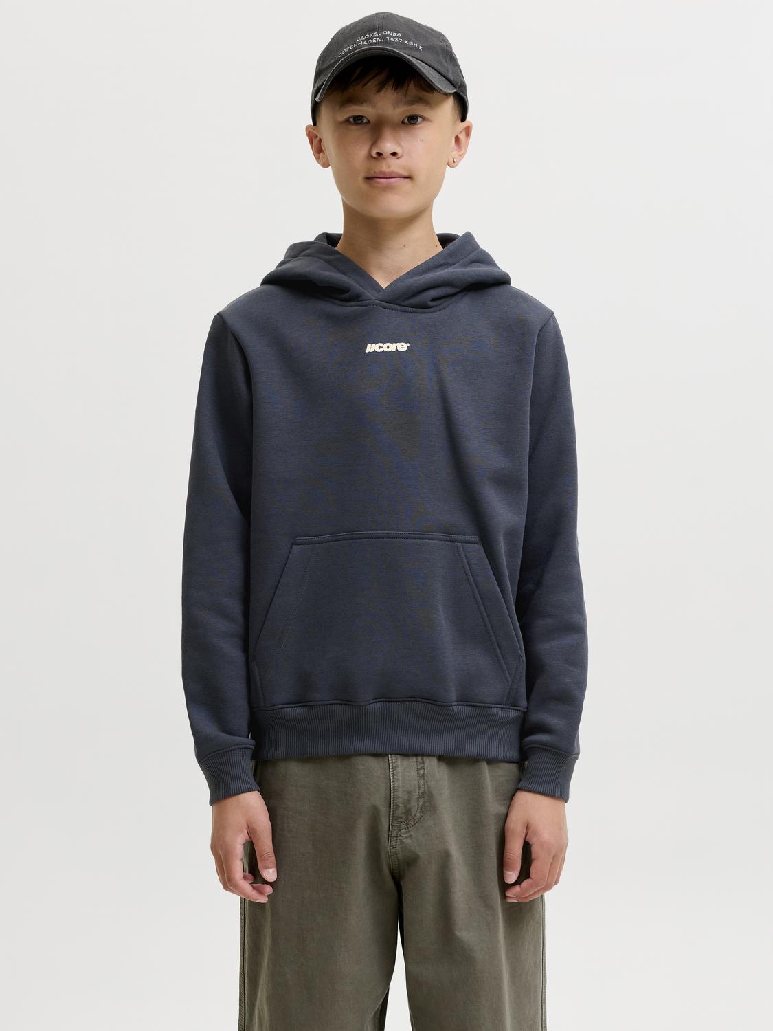 model_shot-front